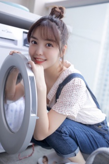 不扣纽的女孩